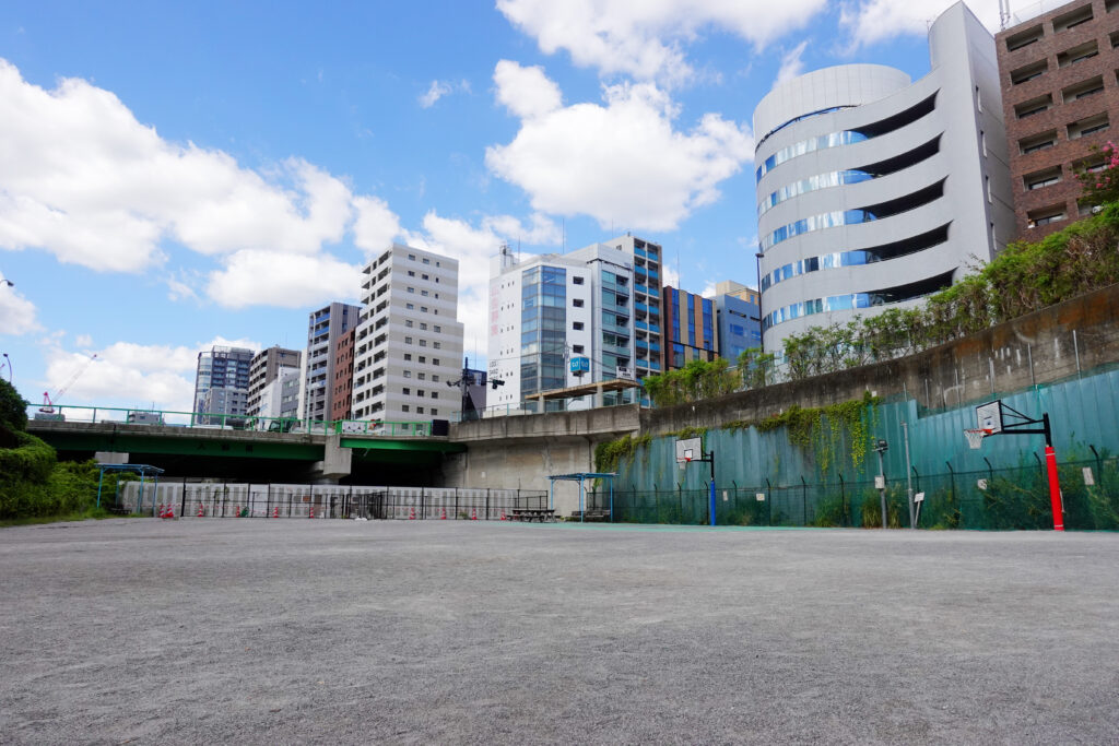 築地川公園_青空と公園