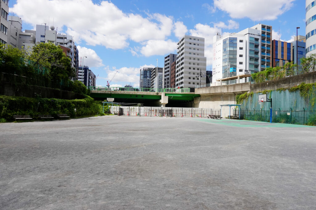 築地川公園_地面の様子