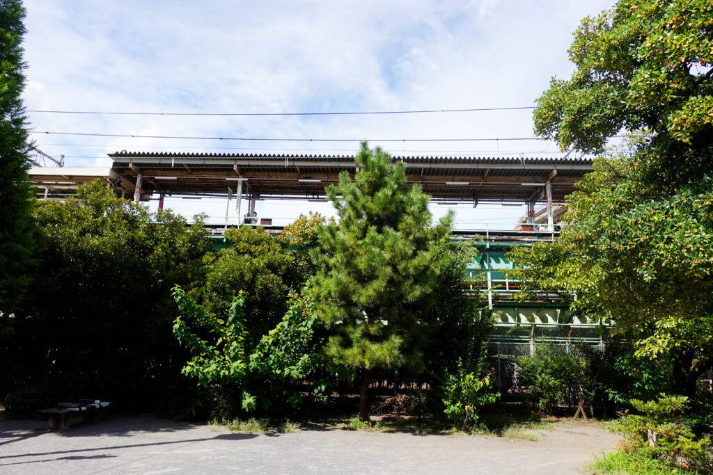 西日暮里一丁目広場_駅のホーム